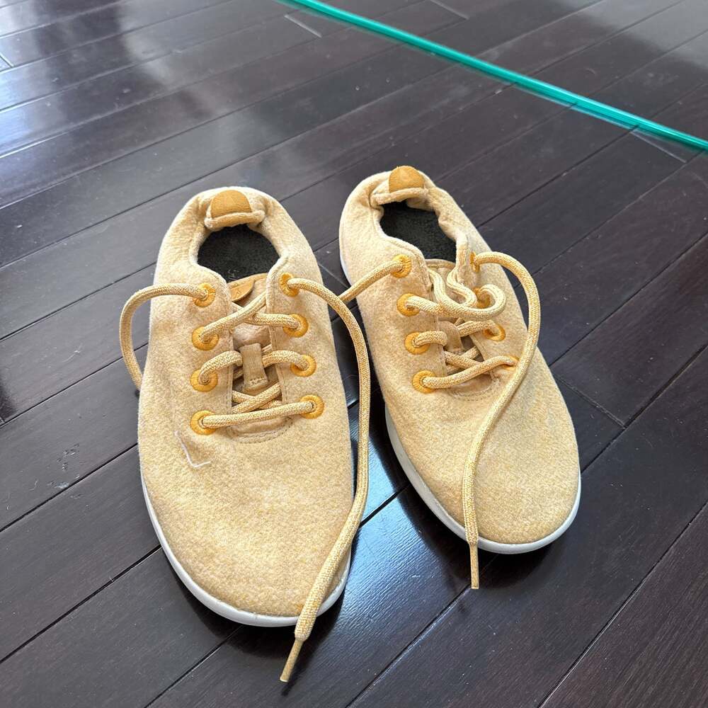 Allbirds Wool Runners in Tuke Honey / Cream Sole women’s 8